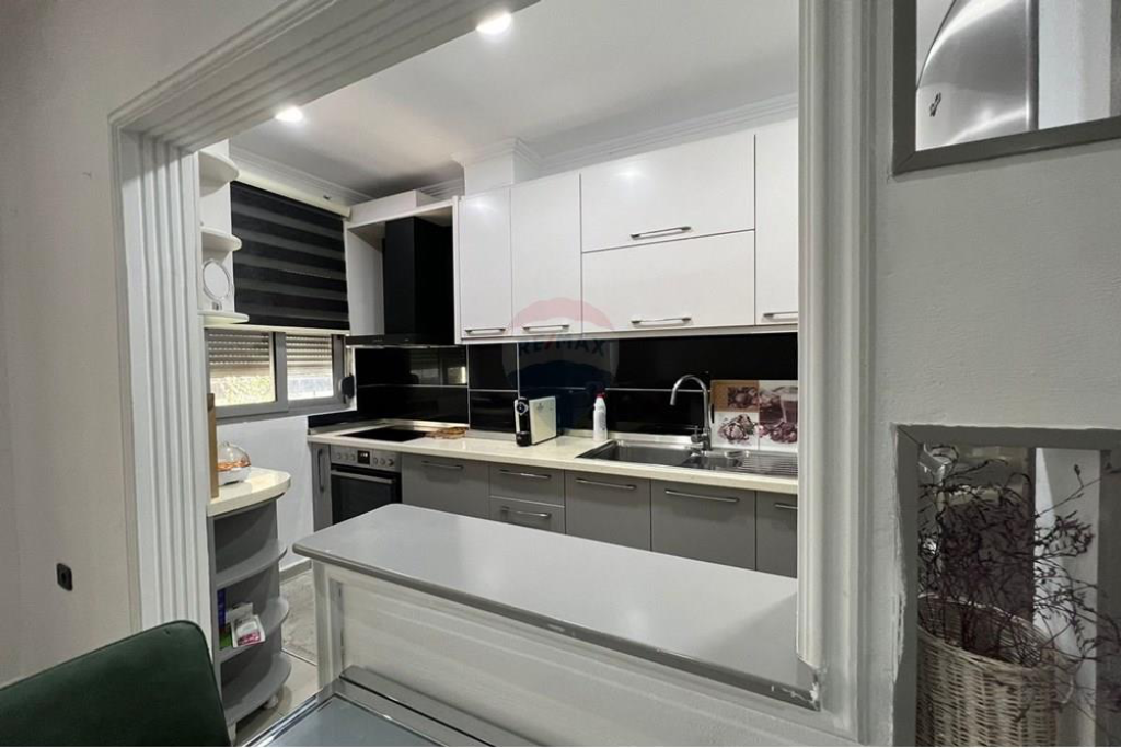 1+1 apartment for rent near the Arrow Building!