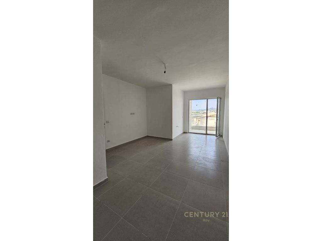Shitet apartament 2+1 ne Golem