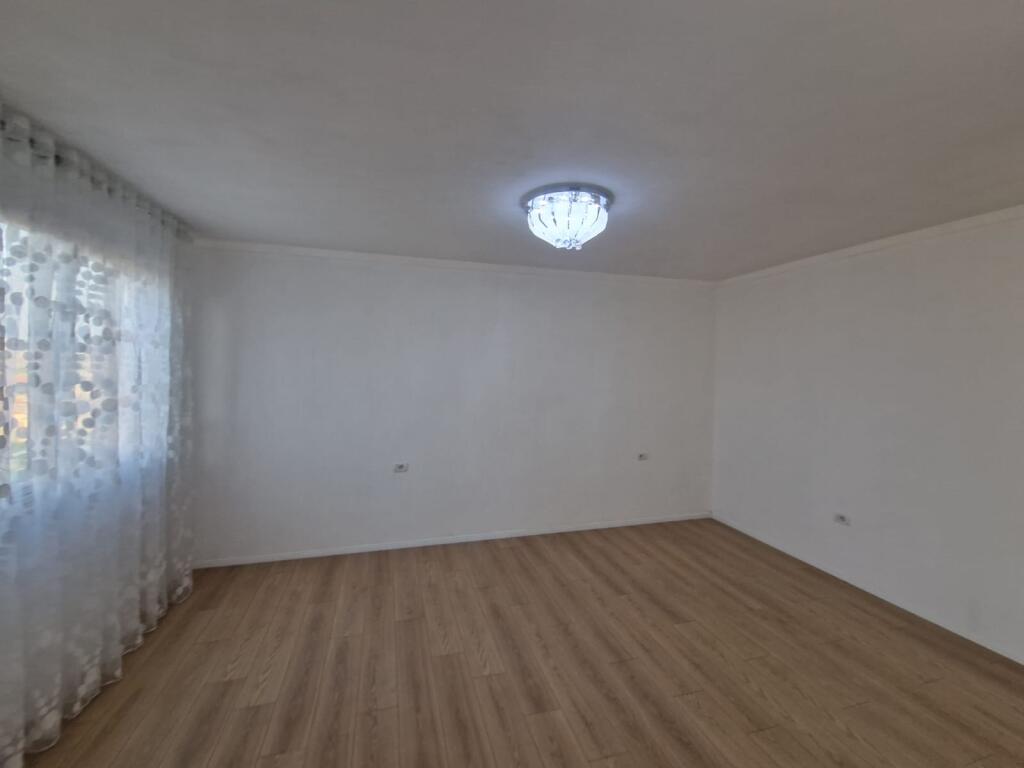 For sale 1+1 apartment in Yzberisht near the roundabout!