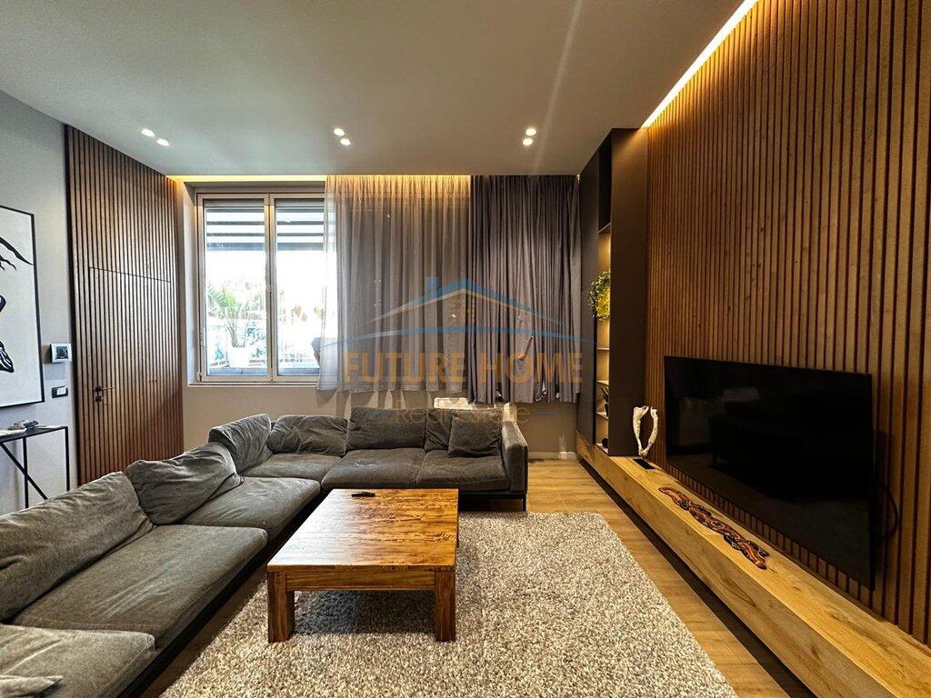 Apartament Luksoz për Shitje 4+1+2+Verandë+Pishinë+Post Parkimi, Kopshti Botanik, Tiranë