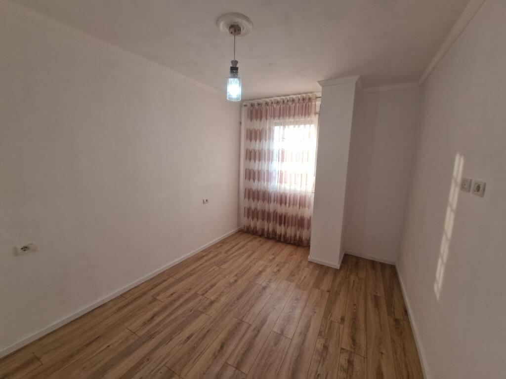 For sale 1+1 apartment in Yzberisht near the roundabout!