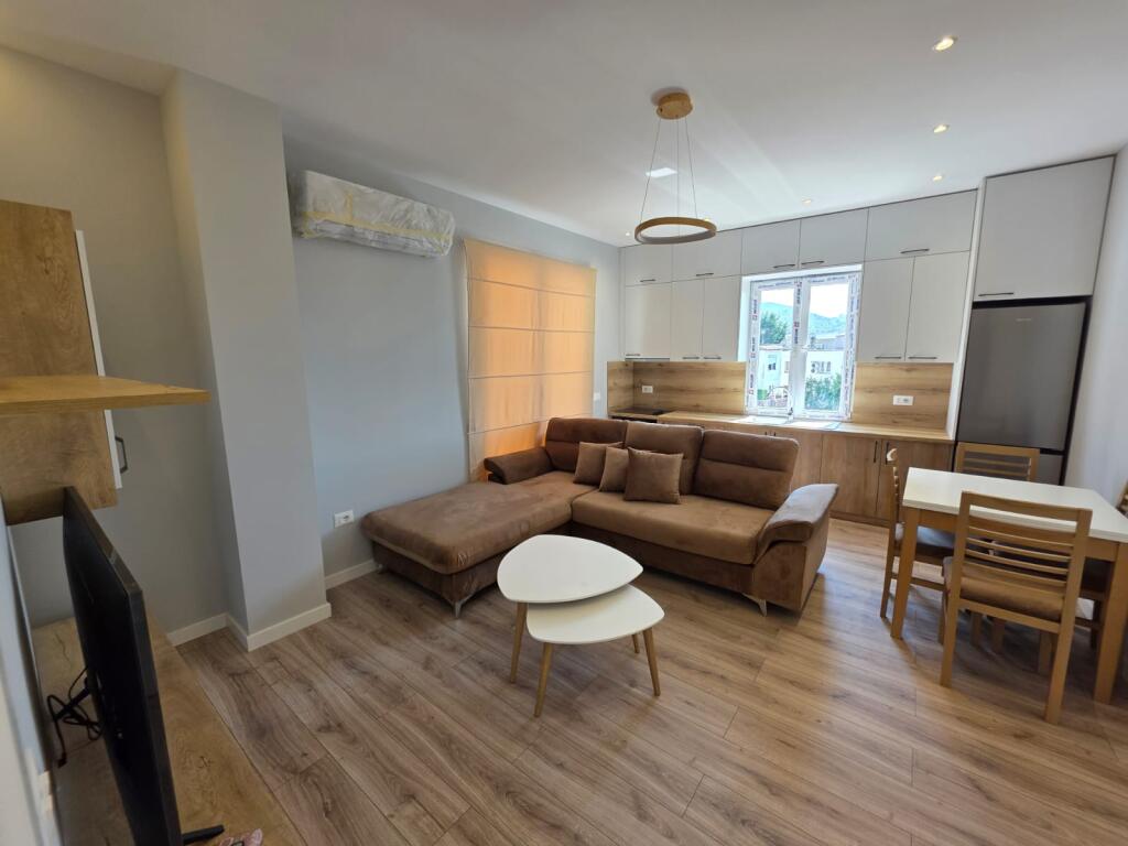 Apartament 2+1 me qira ne Sauk te Vjeter!