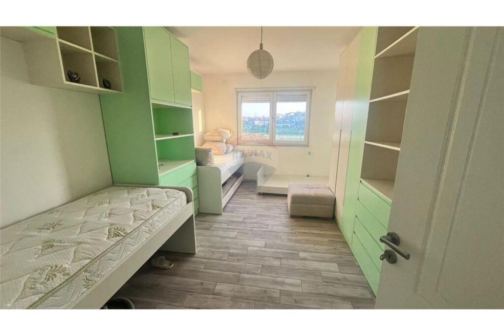 Ofrohet apartament 2+1 me qira ne Astir.
