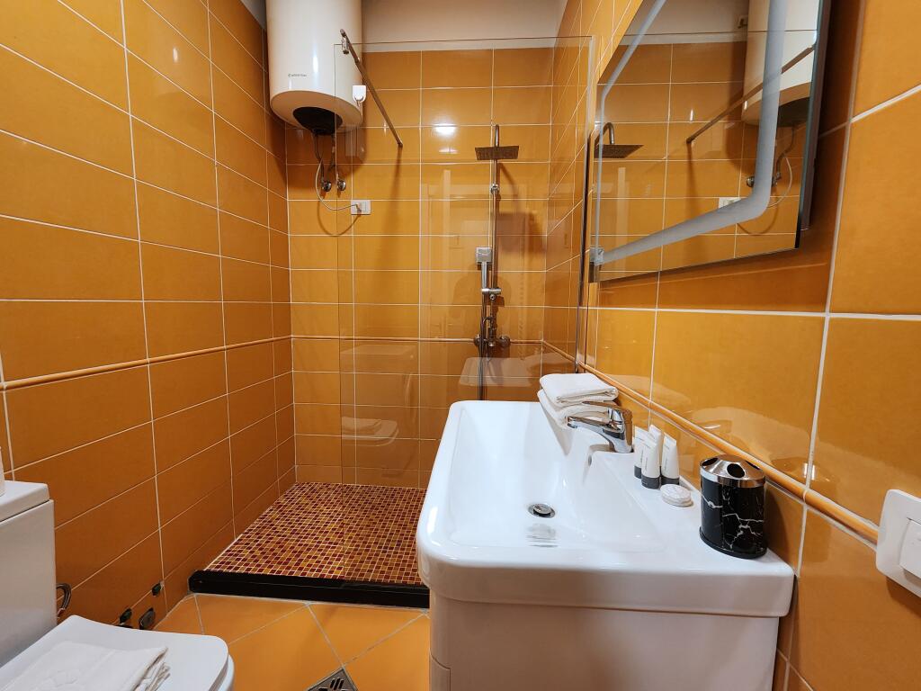 IN AFFITTO: Appartamento di Lusso 1+1 con Bagno e Veranda 📍KOMUNA PARISIT – Complesso KIKA 2, Proprio accanto a FLEX GYM