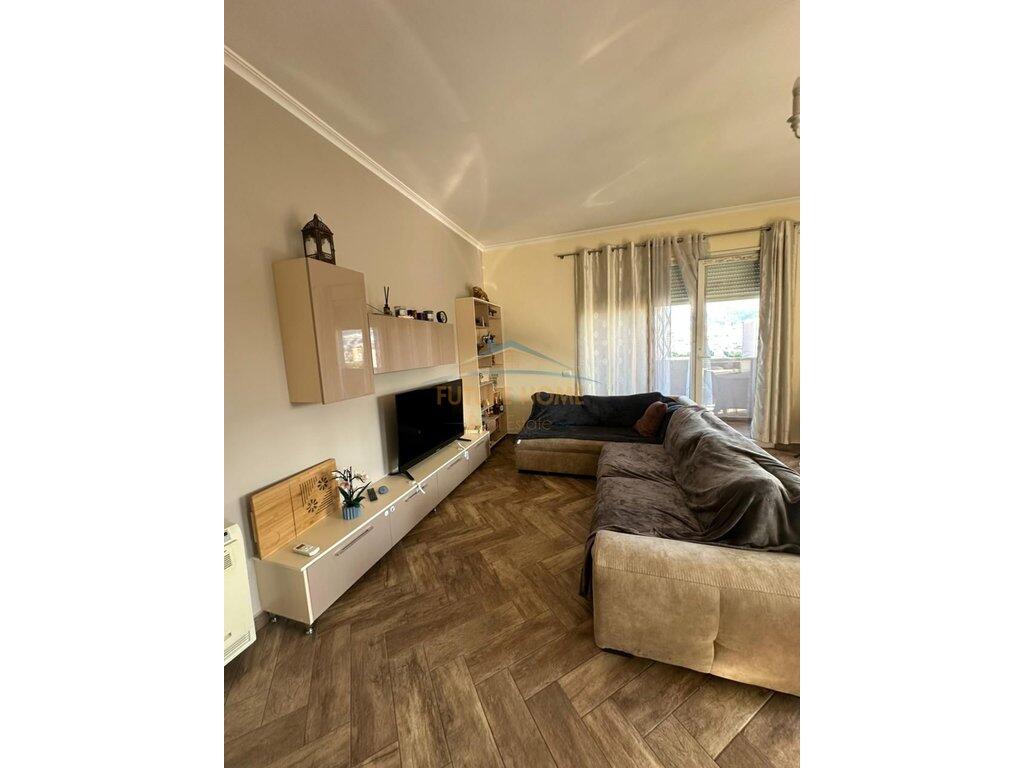 Shitet, Apartament 2+1+2, Rruga e Kavajës