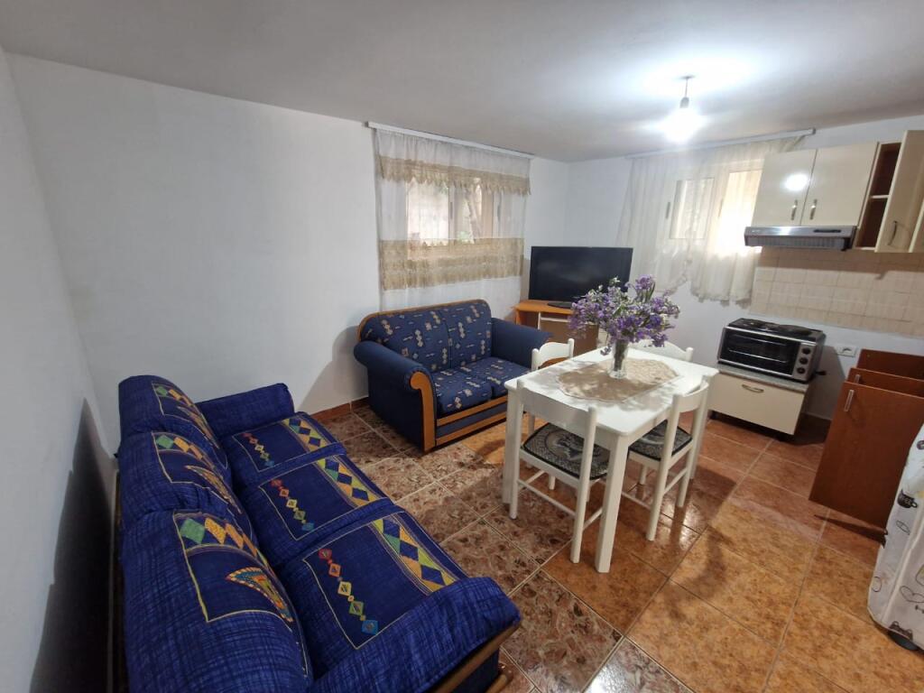 In Affitto Appartamento 2+1+1 Balcone