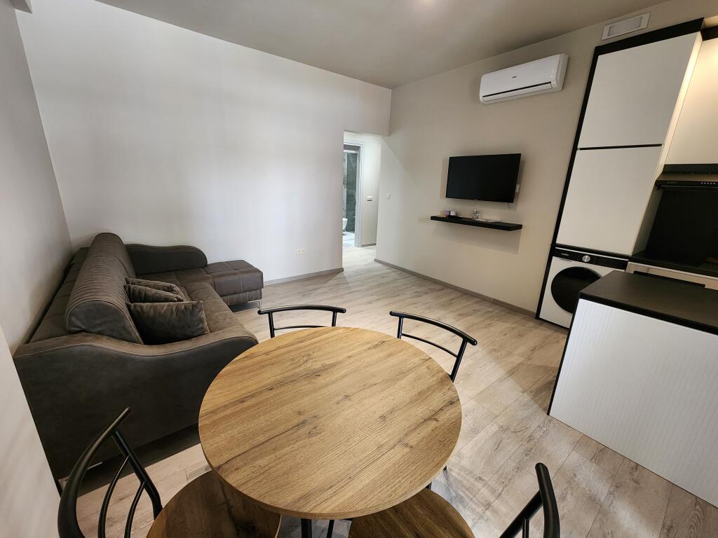 In Affitto: Appartamento 1+1 con Balcone | Lago Artificiale – Prima Linea, Palazzo Swan | Prima Locazione | €700/mese