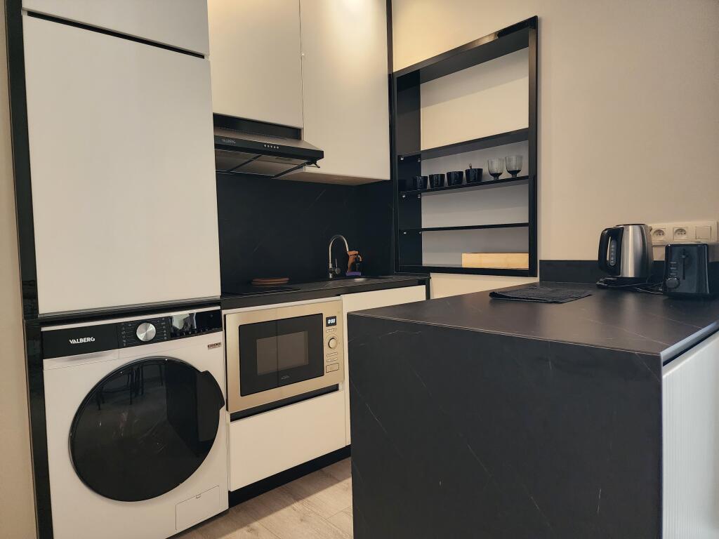  In Affitto: Appartamento 1+1 con Balcone | Lago Artificiale – Prima Linea, Palazzo Swan | Prima Locazione | €700/mese