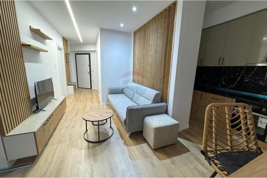 2+1 apartment with parking space for rent at Kodra e Diellit