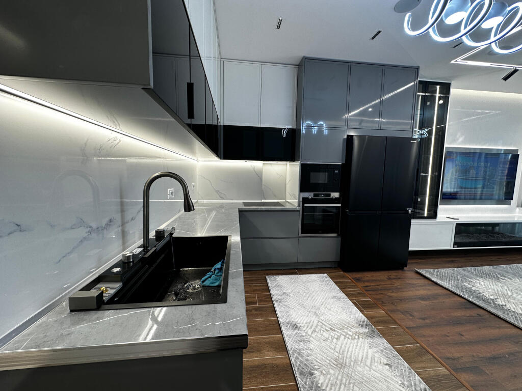 Apartament Me Qera 2+1+2+Post Parkimi tek Farmacia 10 (ID B2201067) Tirane