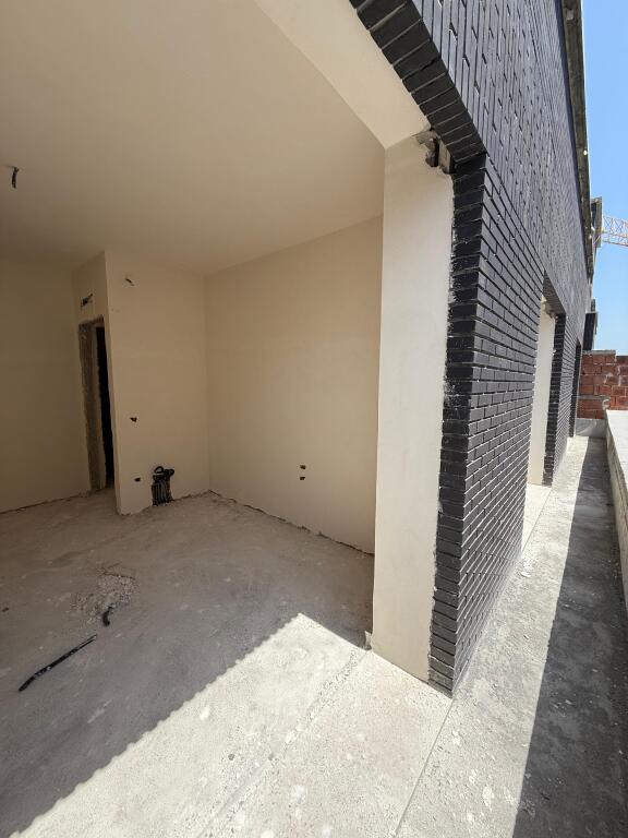 Shitet Apartament 2+1 te Fusha e Aviacionit