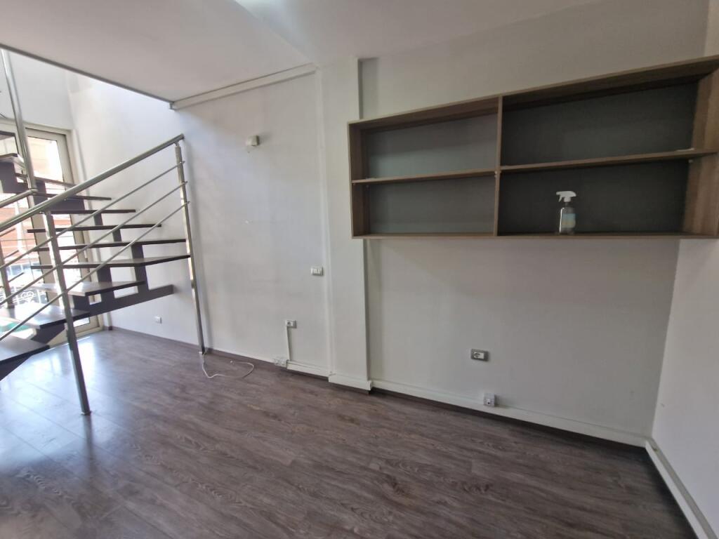 In affitto una villa a 3 piani in via "Naim Frasheri" vicino all'incrocio del 21 dicembre.