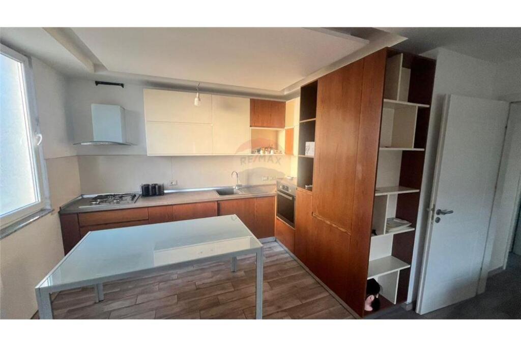 Ofrohet apartament 2+1 me qira ne Astir.