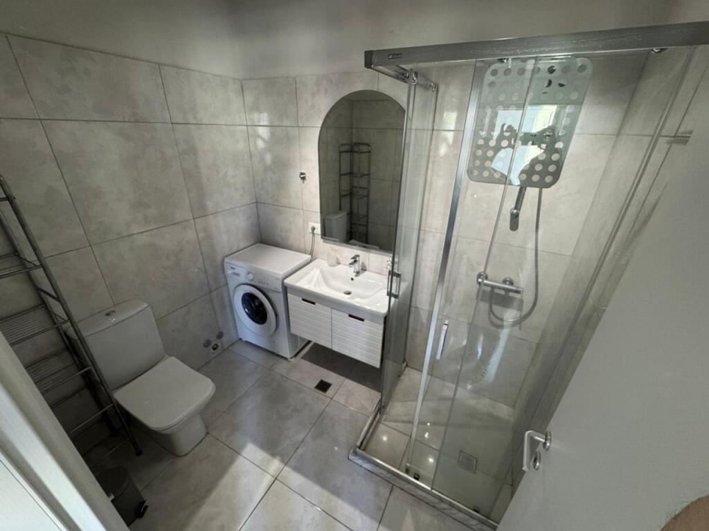 SUPER APARTAMENT PËR SHITJE ME PAMJE DETI TEK RROTA E KUQE!!