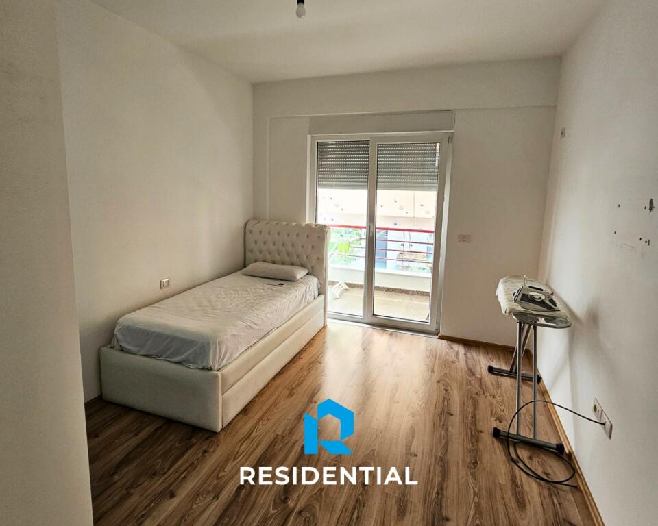Tek Kompleksi FZ, Jepet Me Qira Apartament 2+1+2 Garazhe!