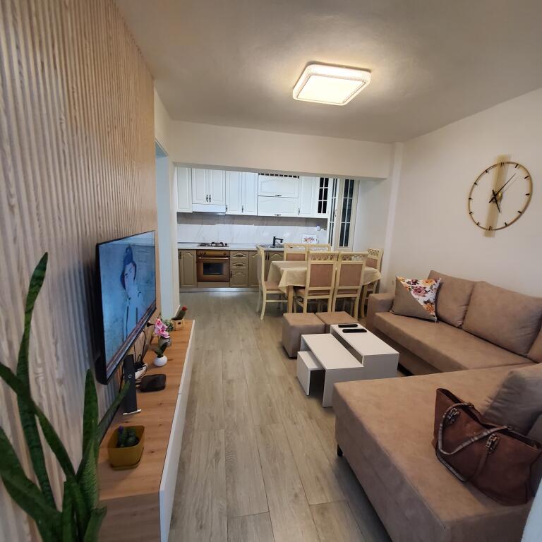 Apartament 2+1 me qira prane Rruges se Durresit!