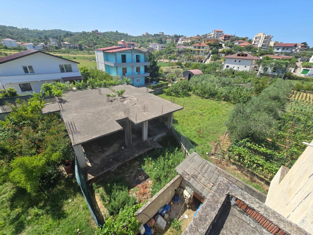 Shitet Karabina + Truall + Tokë në Shkallnur, Durrës