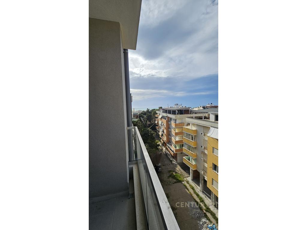 Shitet apartament 2+1 ne Golem