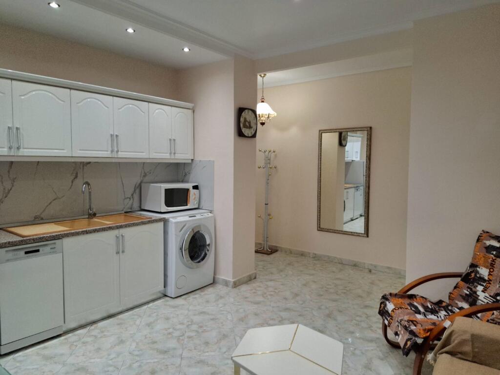 Tirana, appartamento 1+1+Annex+Balcone in affitto, 3° piano, 65 m² (Comune di Parigi)