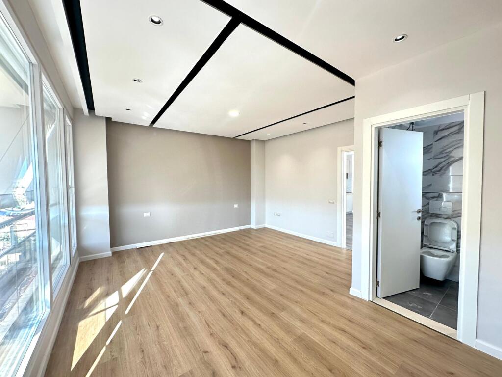 Xhamllik Shitet Apartament 3+1+2