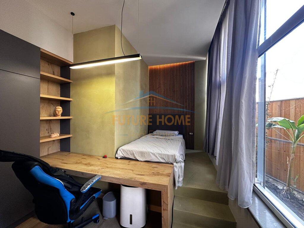 Apartament Luksoz për Shitje 4+1+2+Verandë+Pishinë+Post Parkimi, Kopshti Botanik, Tiranë