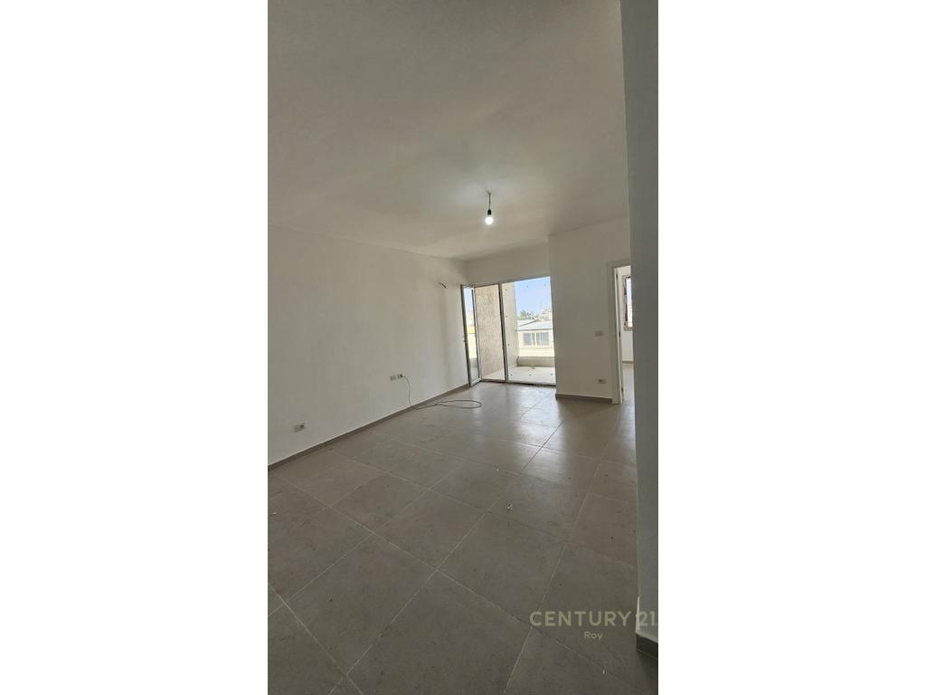 Shitet apartament 2+1 ne Golem