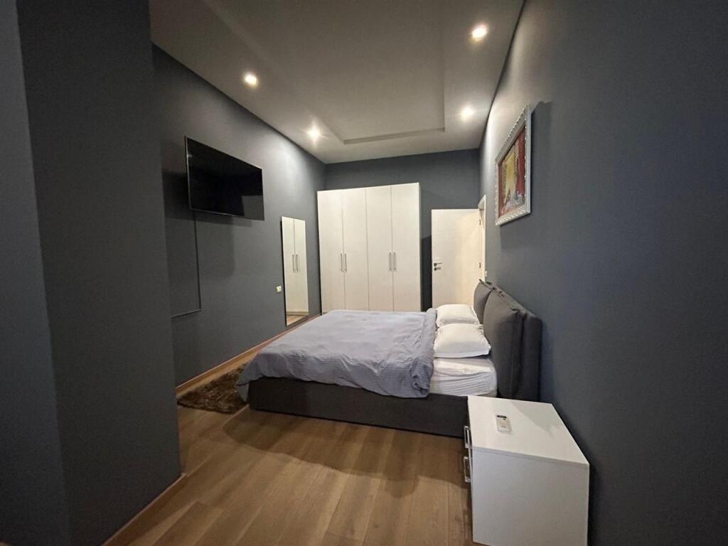 Apartament 1+1 për qira, në Rrugën peti liqeni i Thate