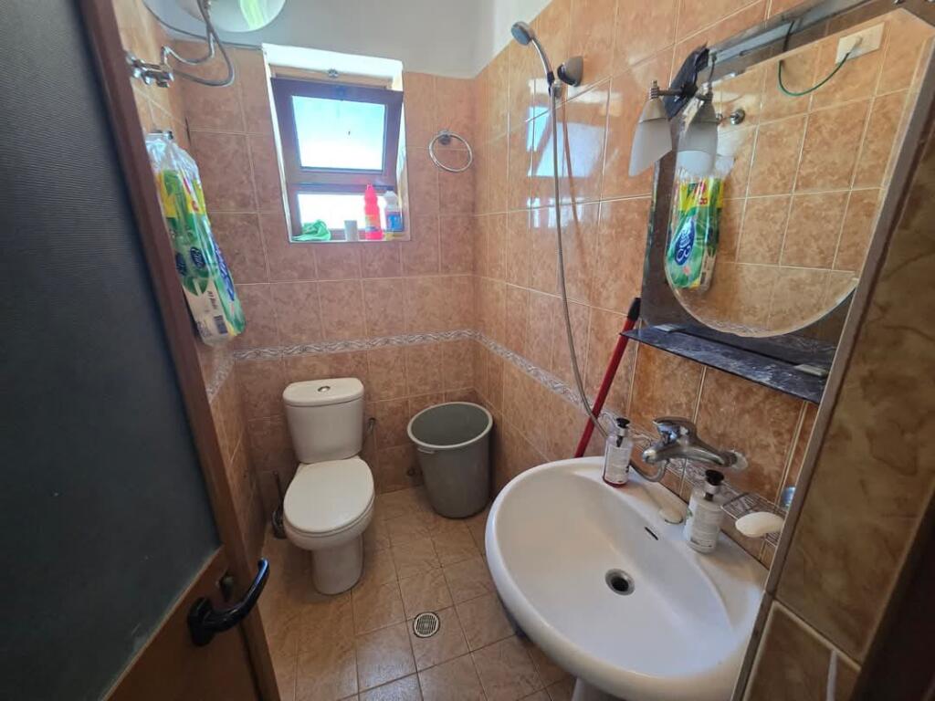 APARTMENT 1+1. ISH QYTETI I NXENESVE. PRANE SHKOLLES KARL GEGA