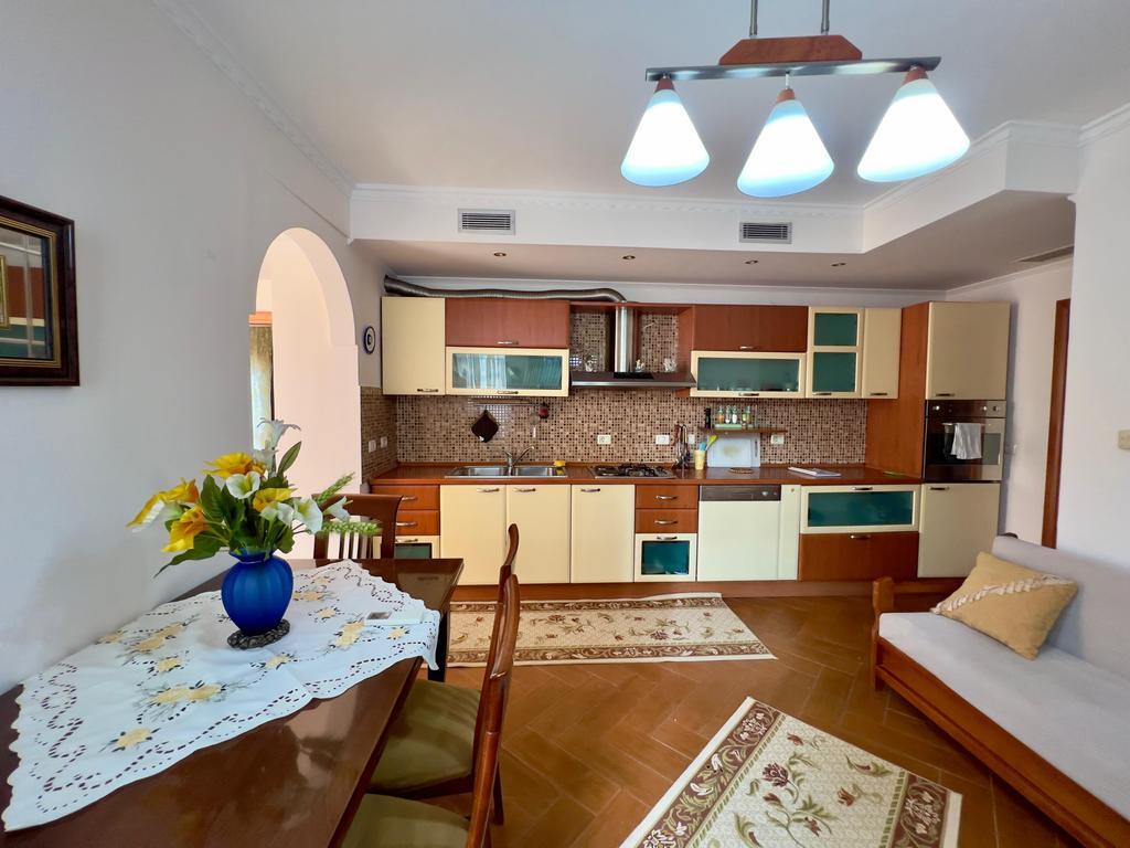We are renting an Apartment 2+1+2 near Ish Ekspozita!!