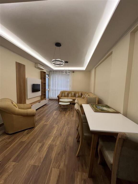 Mbrapa ministrise se jashtme tek Zyra e punes,jepet me qera apartament 1+1