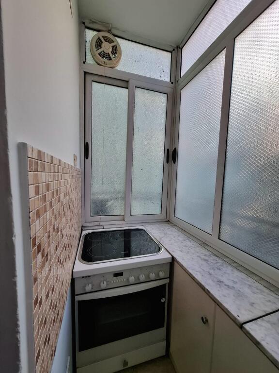 Tirana, appartamento 1+1+Annex+Balcone in affitto, 3° piano, 65 m² (Comune di Parigi)