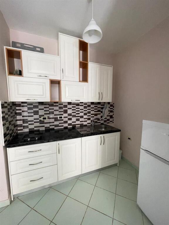 SHITET APARTAMENT 1+1 TEK RROTA E KUQE DURRES