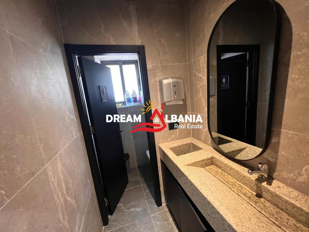 Lounge Bar me qera ne Rrugen e Durresit, prane Ministrise se Arsimit ne Tirane (ID 4171591)