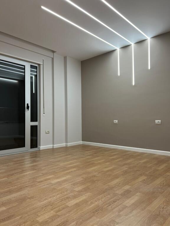 Xhamllik Shitet Apartament 3+1+2
