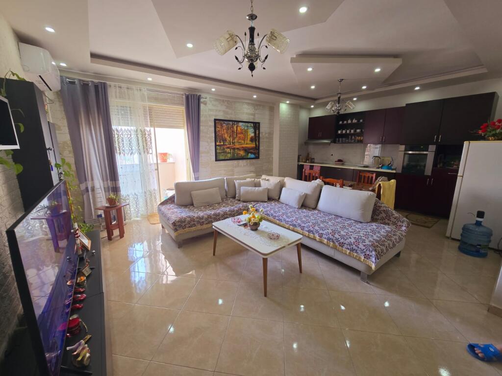 SHITET APARTAMENT 2+1+2 TEK ISH URT DURRES