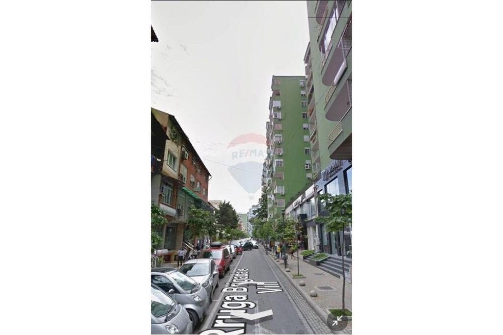Shop for sale in Bllok on Brigada VIII Street!