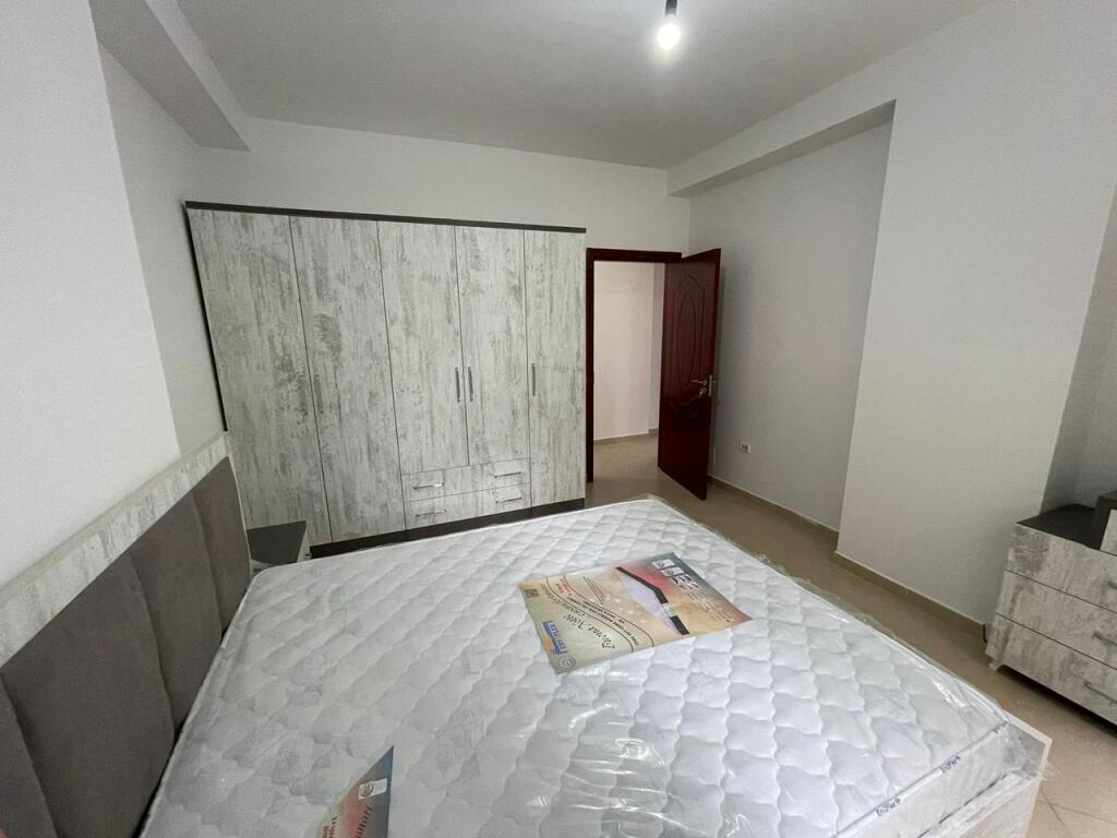 Jepet me Qira Apartament 2+1 ne Astir, pranë Bar Artistit