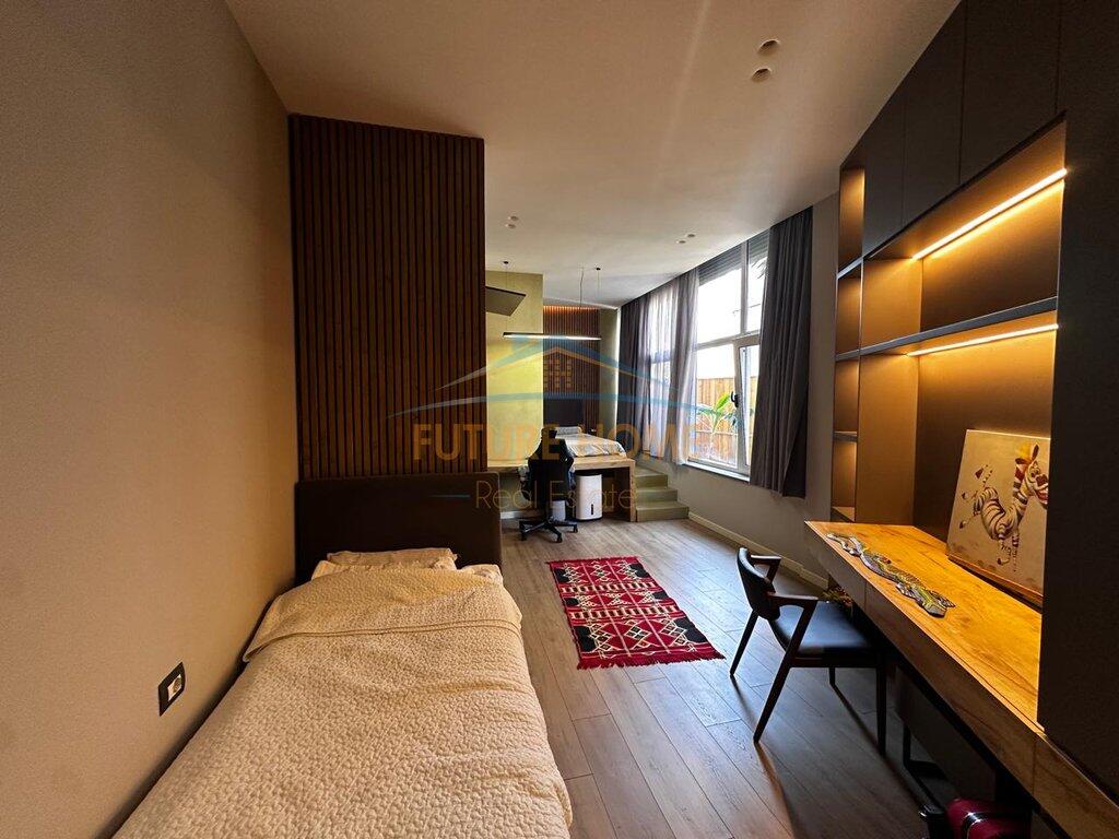 Apartament Luksoz për Shitje 4+1+2+Verandë+Pishinë+Post Parkimi, Kopshti Botanik, Tiranë