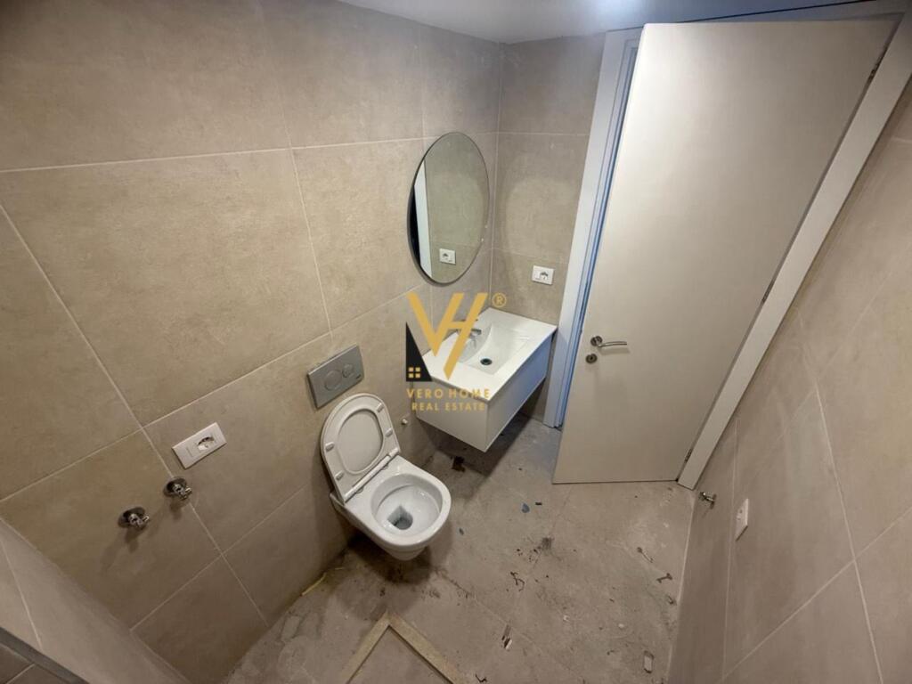 OFFICE 60M2 FOR RENT AT GOLDEN PARK 3, YZBERISHT