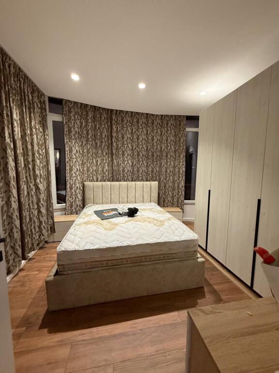 At Albi Market, an apartment is for rent.