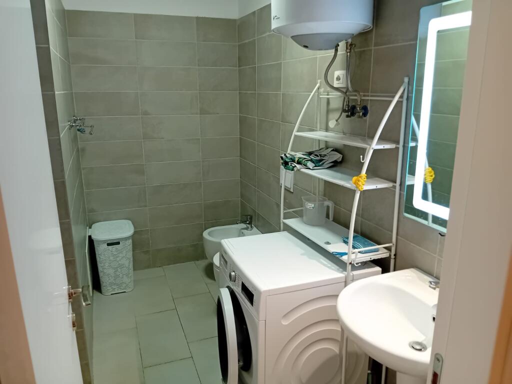 For rent 1+1 apartment at Fusha Aviacionit
