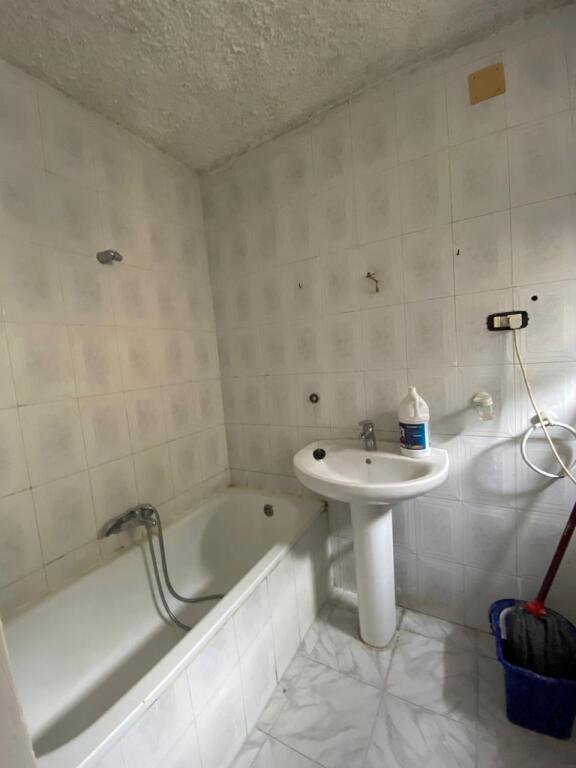 An apartment 2+1+1 with a balcony is for rent on Myslym Shyri street.