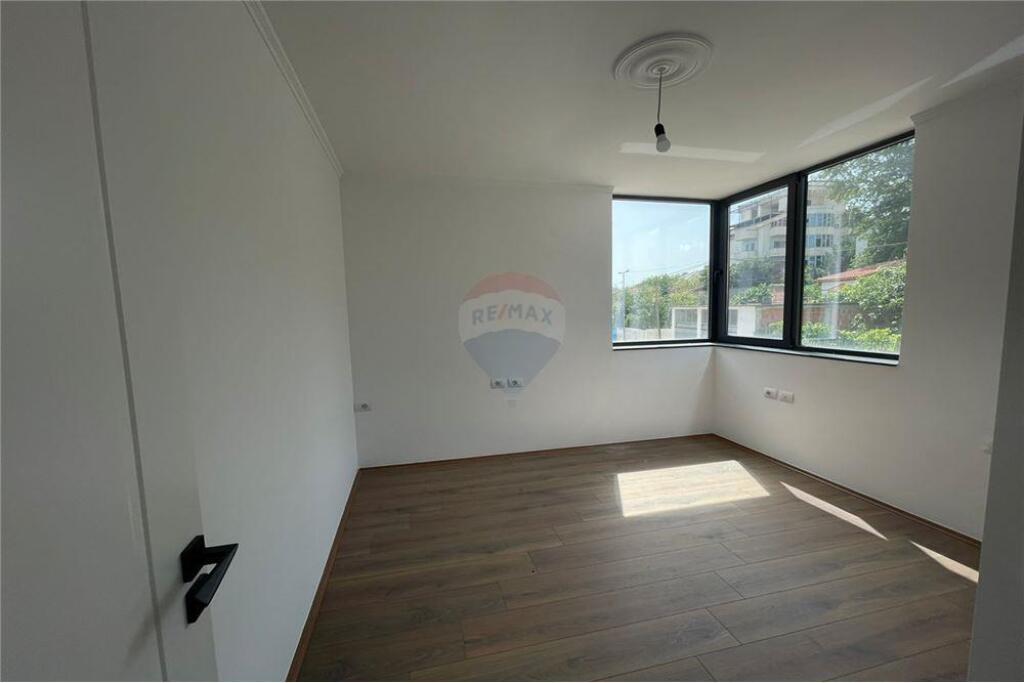 A 3-story villa is offered for sale in Kombinat.