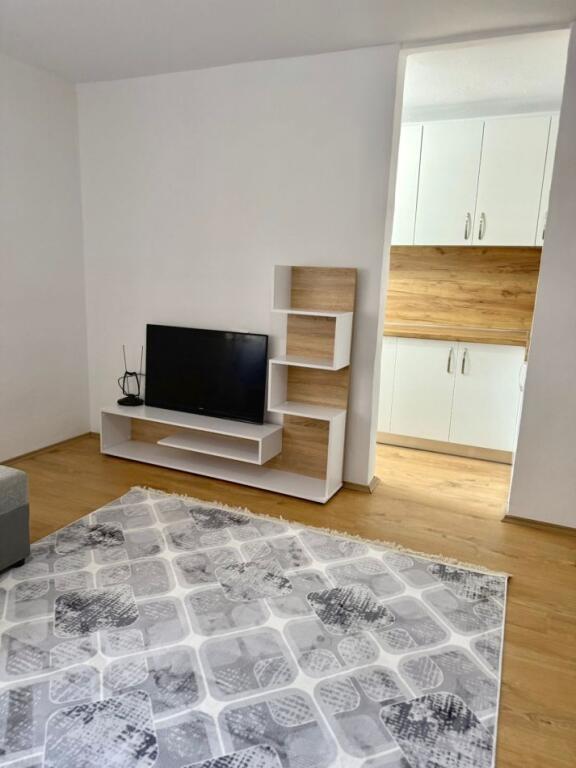 Jepet Me Qera Apartament 1+1+1 Ballkon