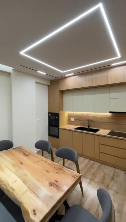 Jepet me qira super apartament 2+1+2WC te Liqeni i Thatë!