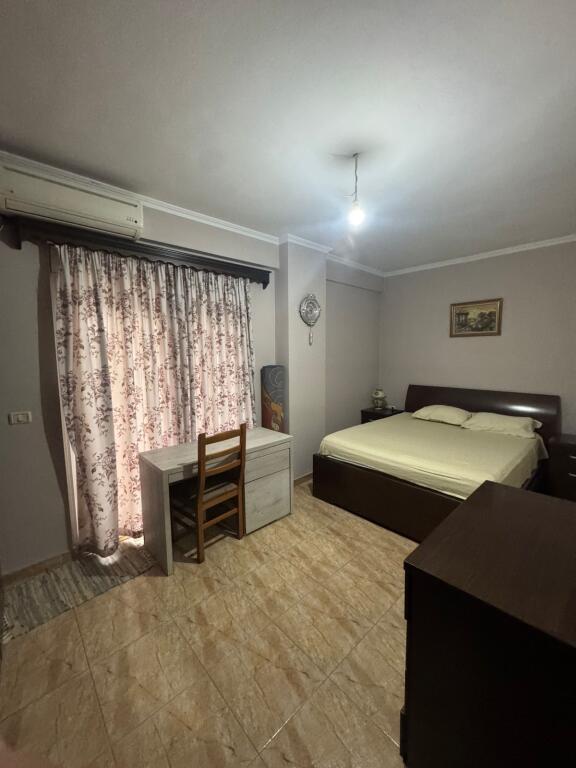 Jepet Me Qera Apartament 2+1+1 Ballkon