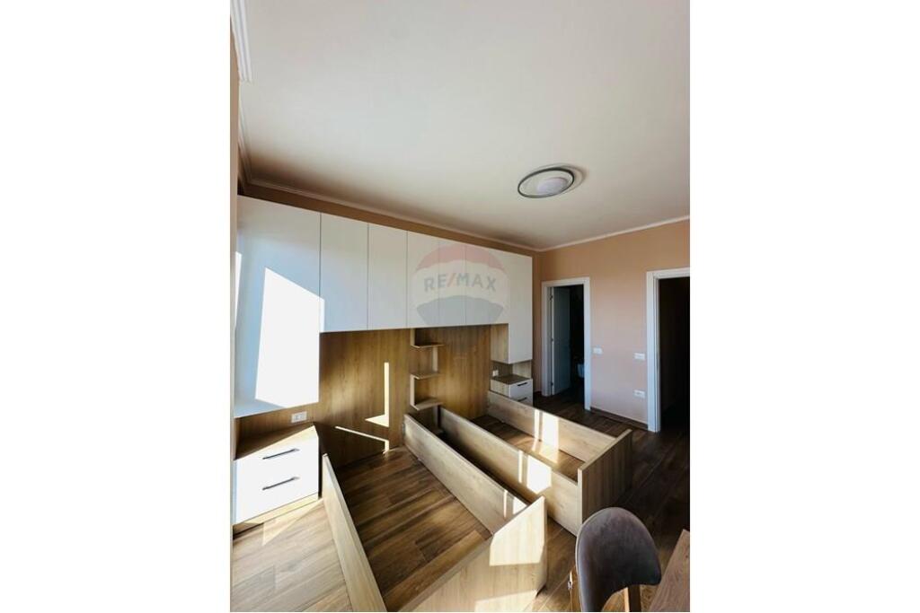 Apartment 2+1 for rent at Farmacia 10, Rruga e Dibres.