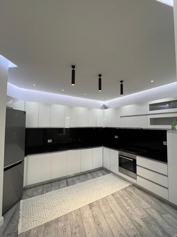 Shitet apartament 2+1 tek kompleksi fratari, Astir
