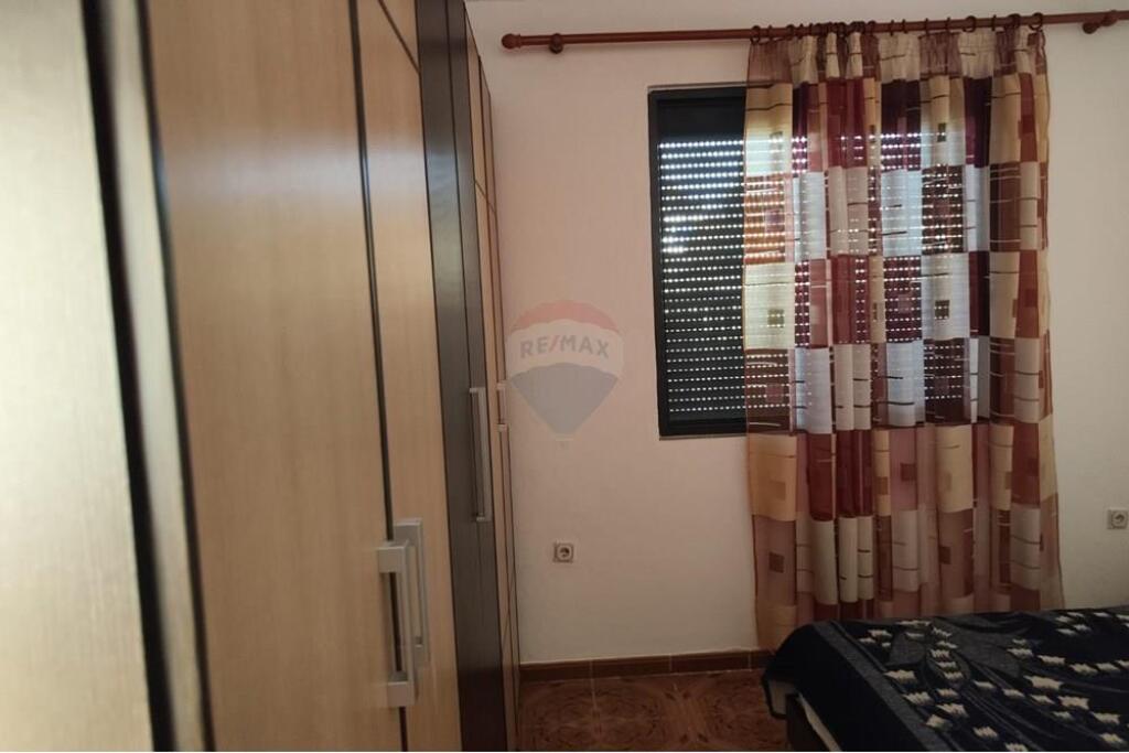Un appartamento 1+1 è in affitto vicino all'accademia di polizia.
