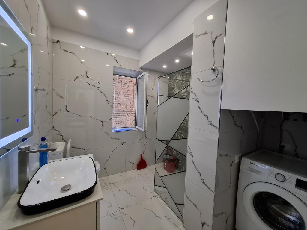 In Affitto: Appartamento 1+1 con Balcone (📍Xhamllik – Di fronte al Neptun) - 3° Piano – 60m² || €520/mese